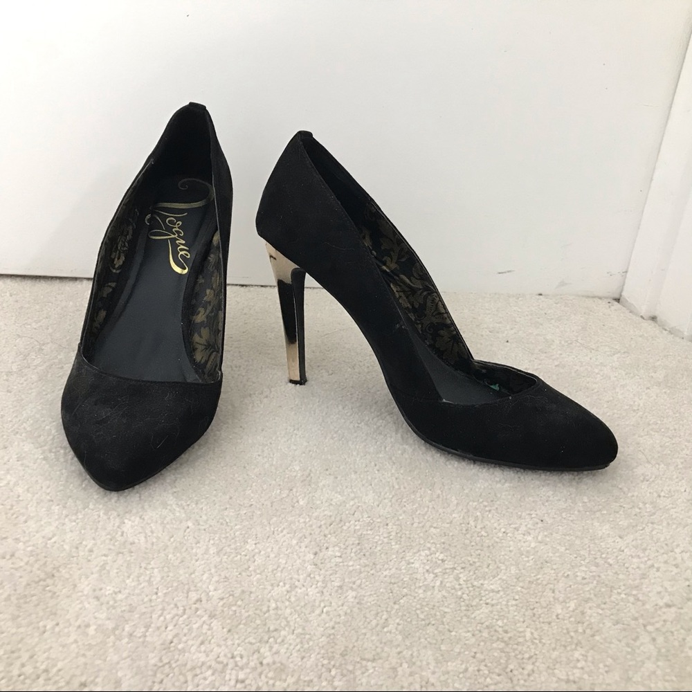 Black stiletto pumps